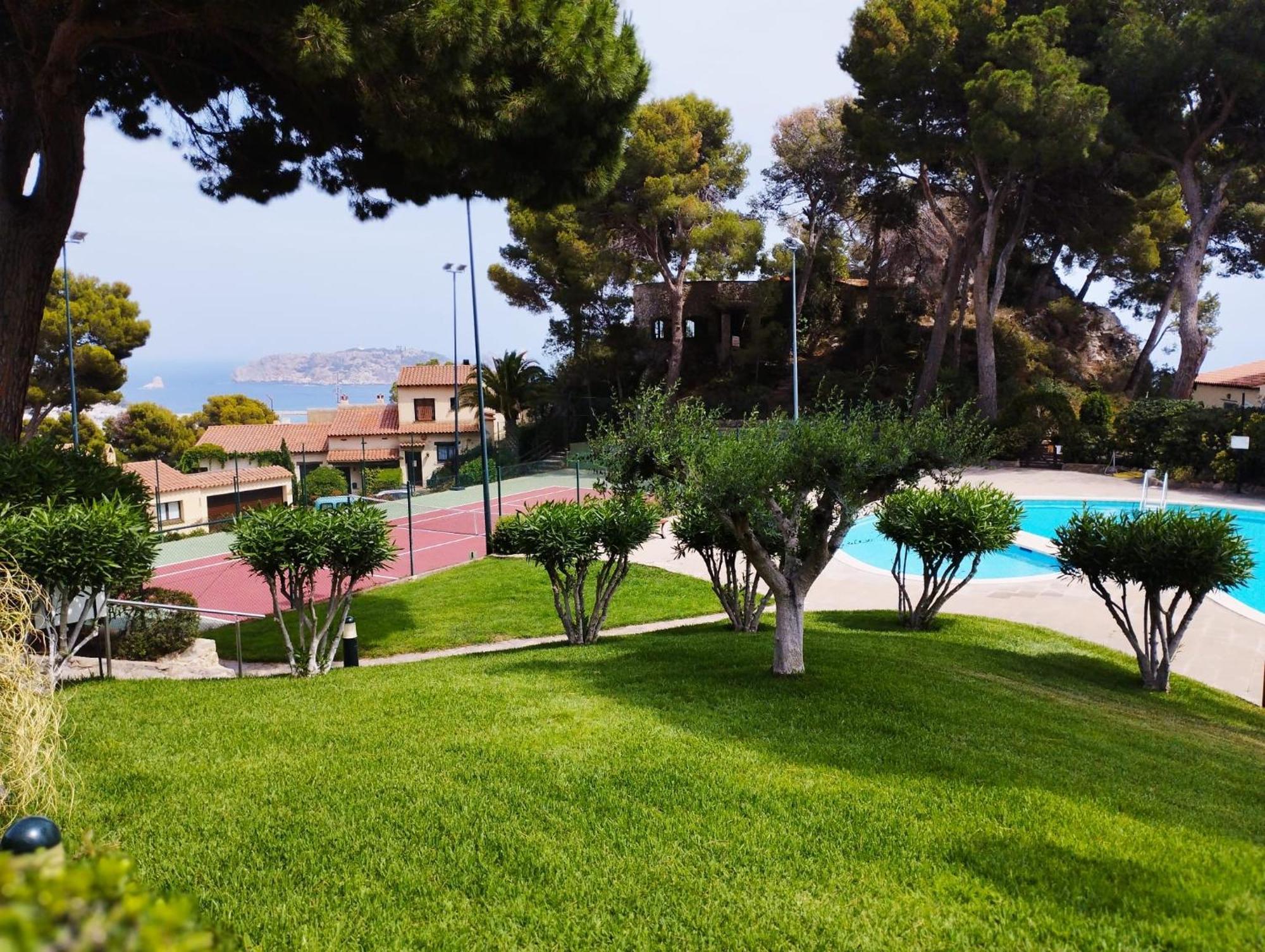 Mediterrania 98 Torroella de Montgrí Exterior foto